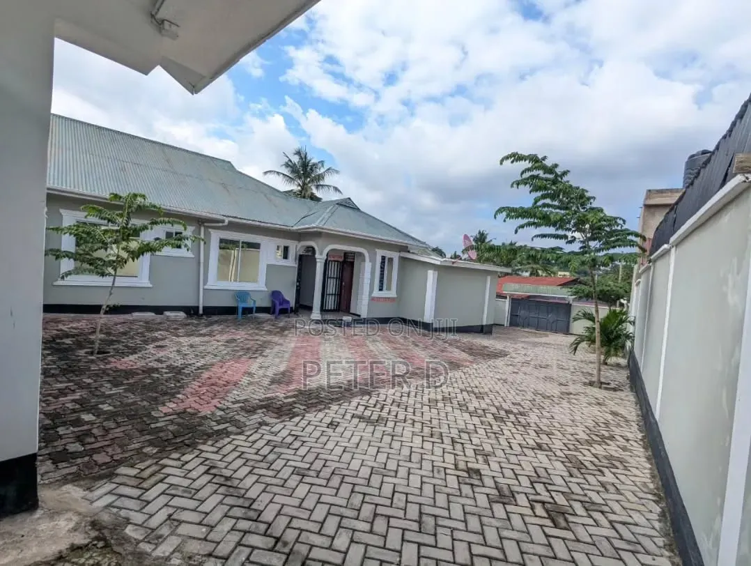 Furnished 1bdrm Apartment in Kimara for rent