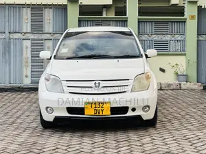 Toyota IST 2004 White