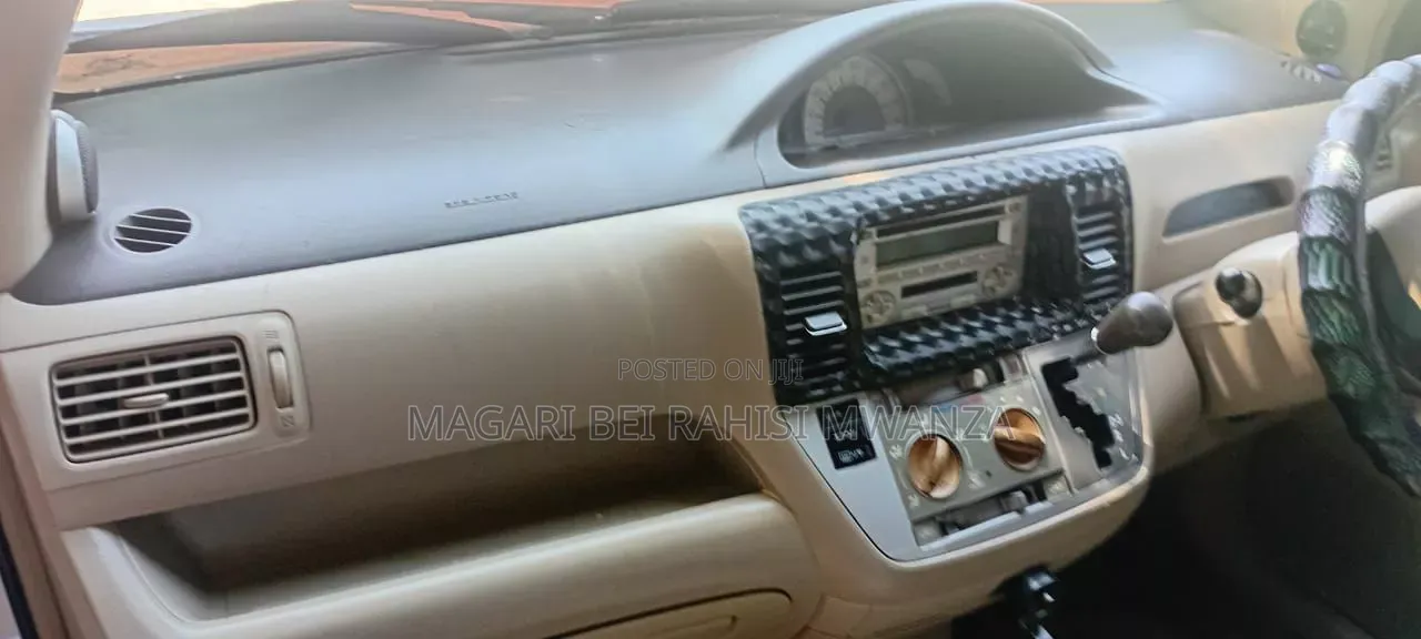 Toyota Raum 2005 Silver