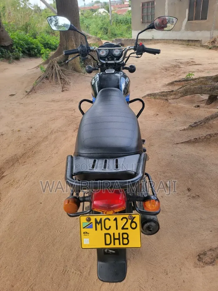 New TVS HLX 125 2025 Black