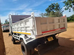 Mitsubishi Fuso 2005 White