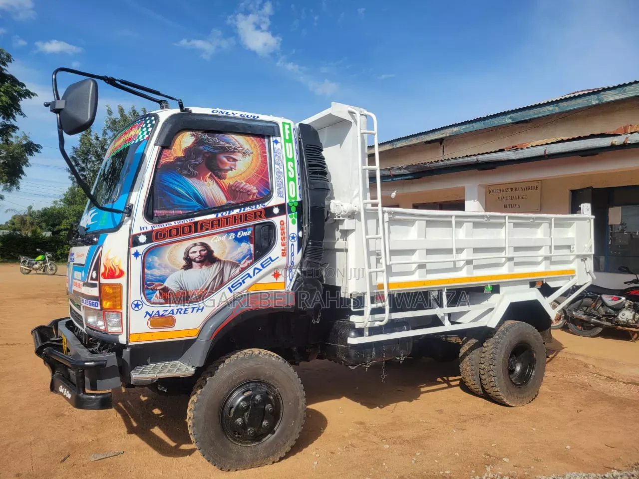 Mitsubishi Fuso 2005 White