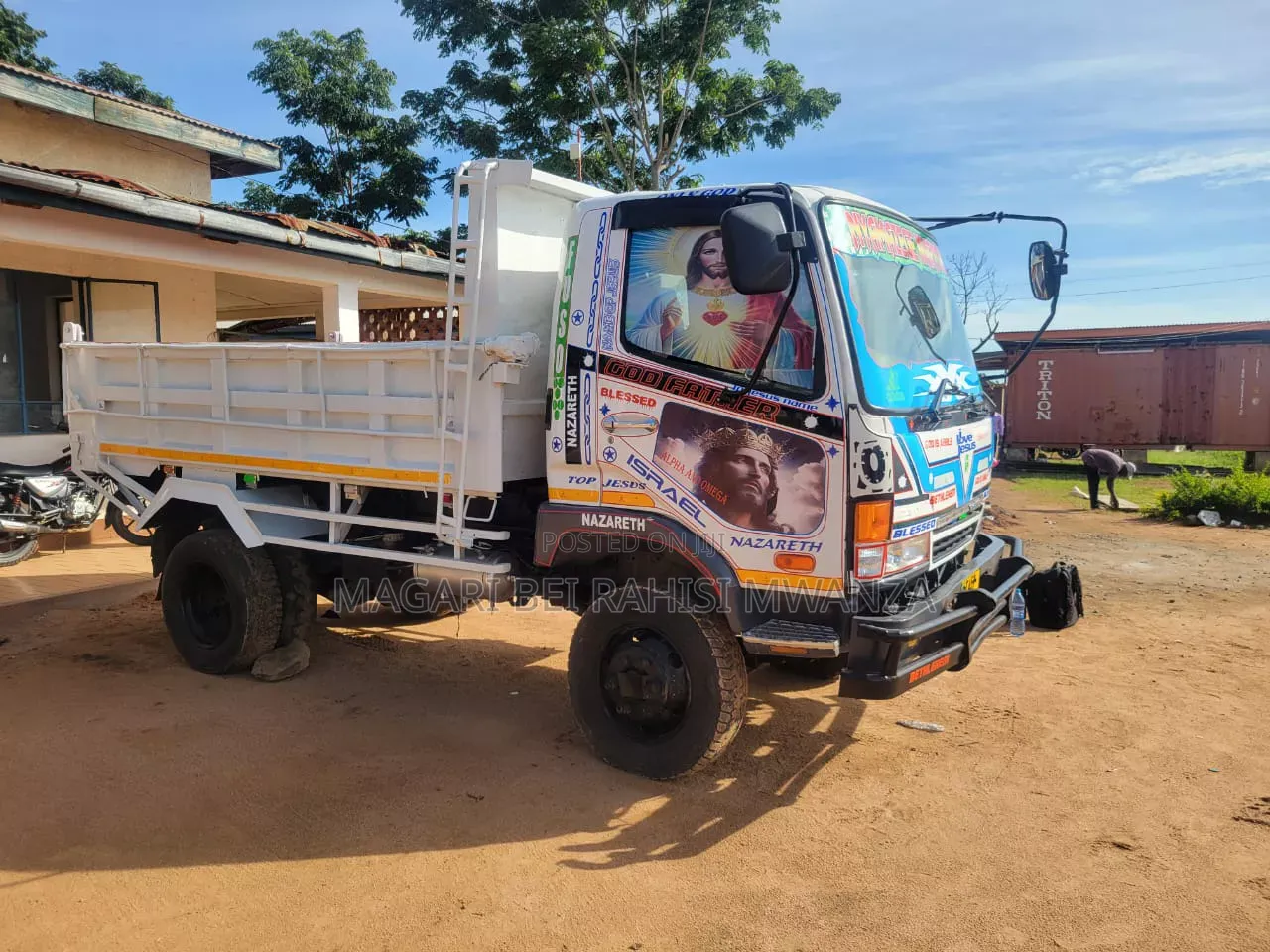 Mitsubishi Fuso 2005 White