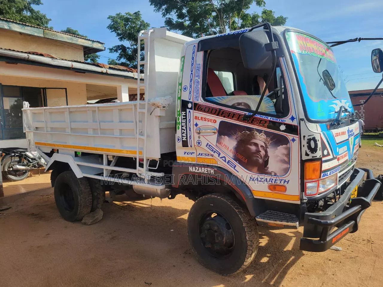 Mitsubishi Fuso 2005 White