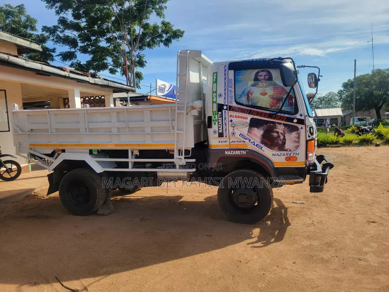 Mitsubishi Fuso 2005 White
