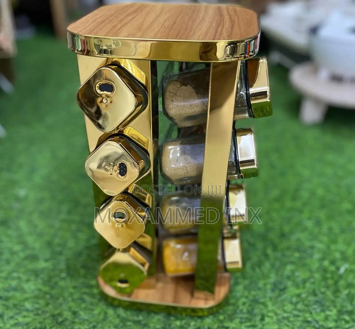 Gluck Rotating Spice Setfeatures a Gold-Finished Rack With 12 Glass