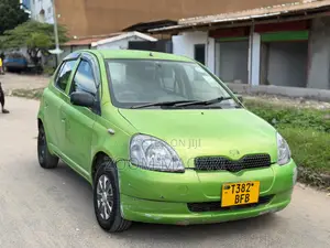 Toyota Vitz 2002 Green