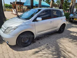 Toyota IST 2004 Silver