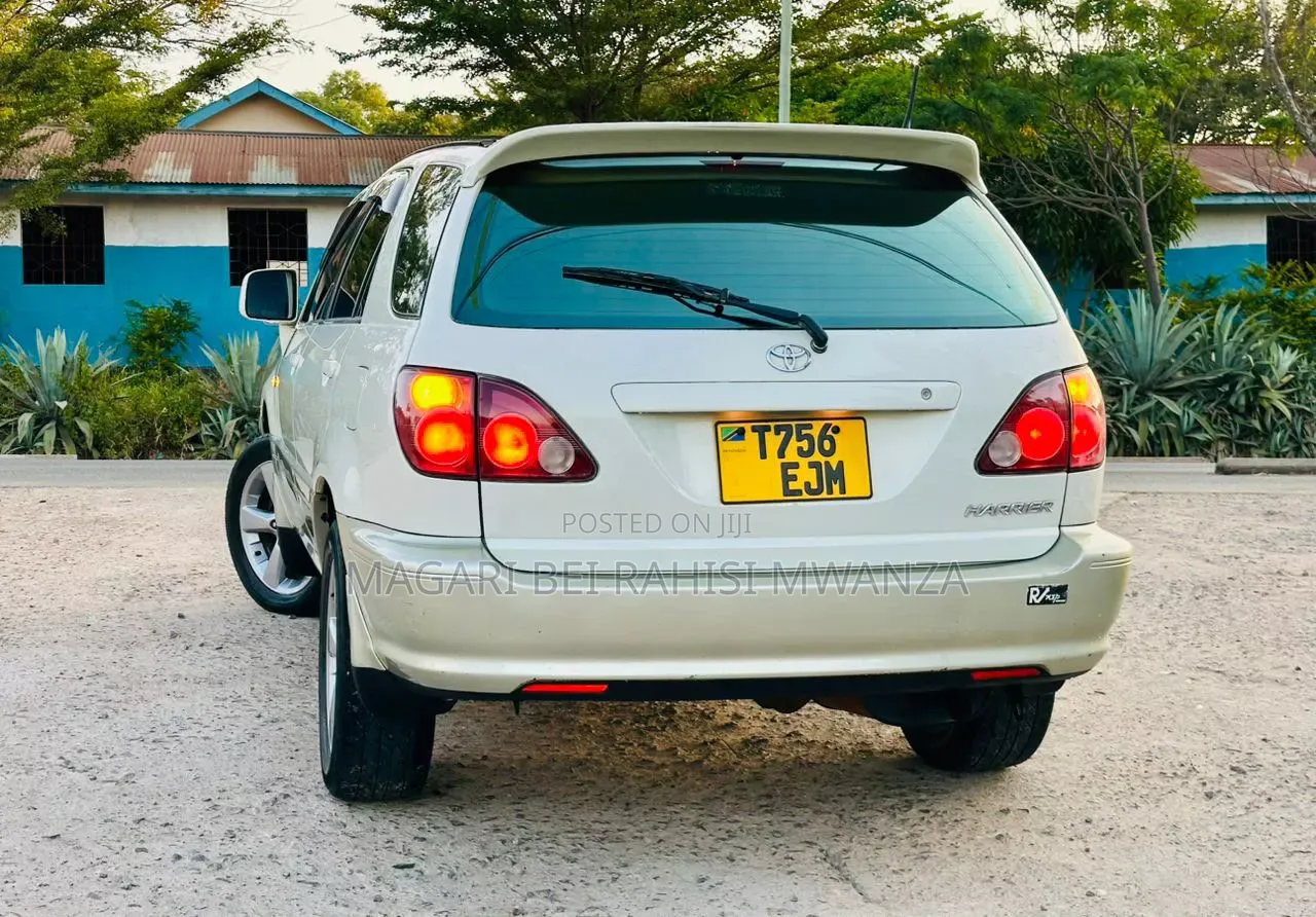 Toyota Harrier 2004 White