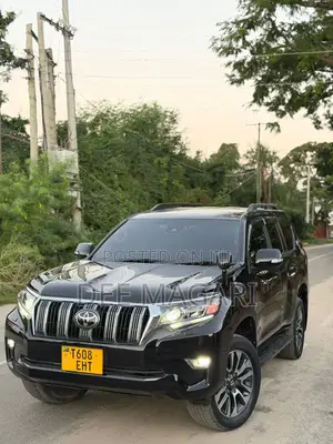 Toyota Land Cruiser Prado 2022 Black