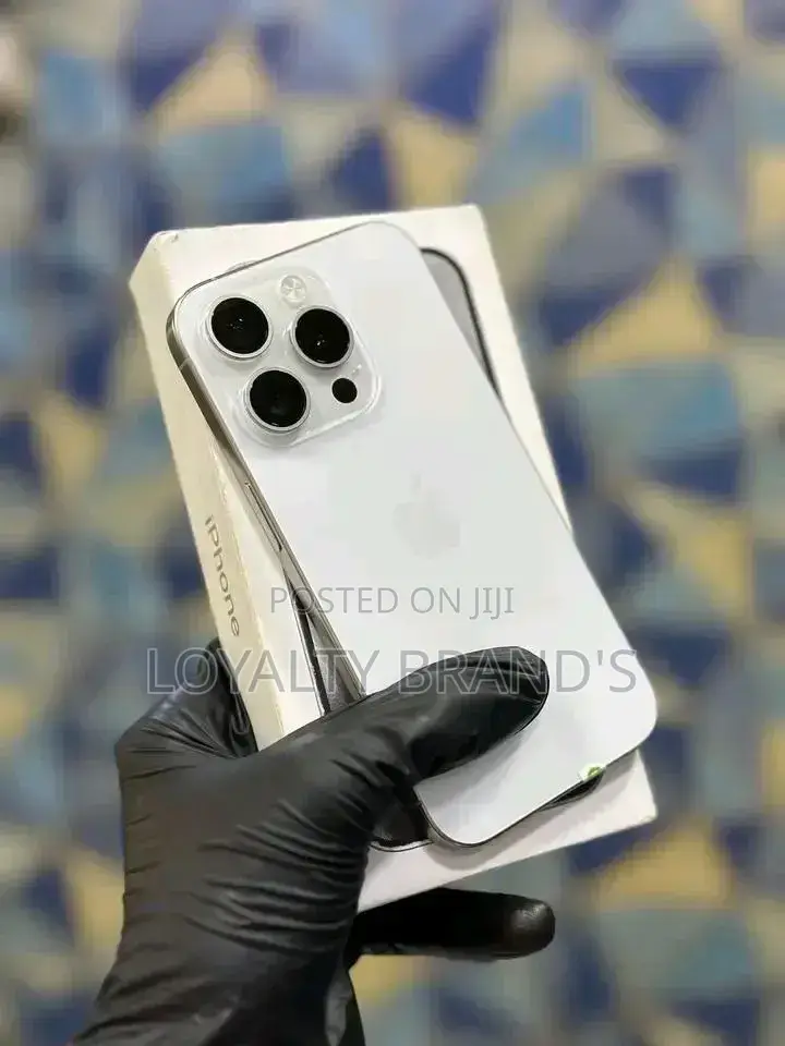 New Apple iPhone 15 Pro Max 256 GB Silver