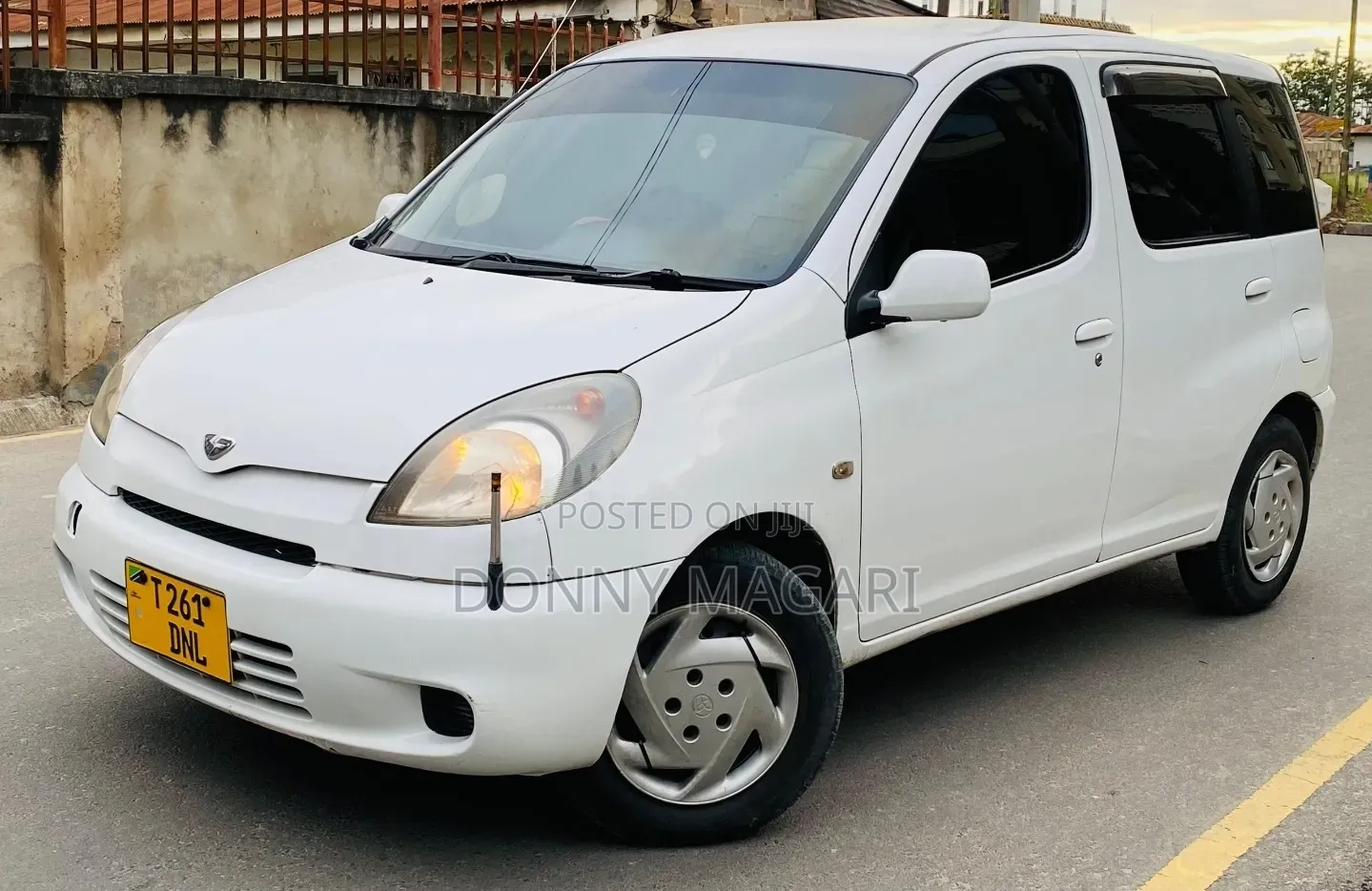 Toyota Fun Cargo 2003 White