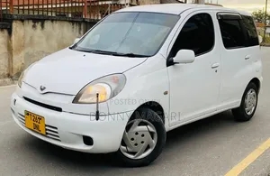 Toyota Fun Cargo 2003 White