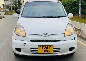 Toyota Fun Cargo 2003 White