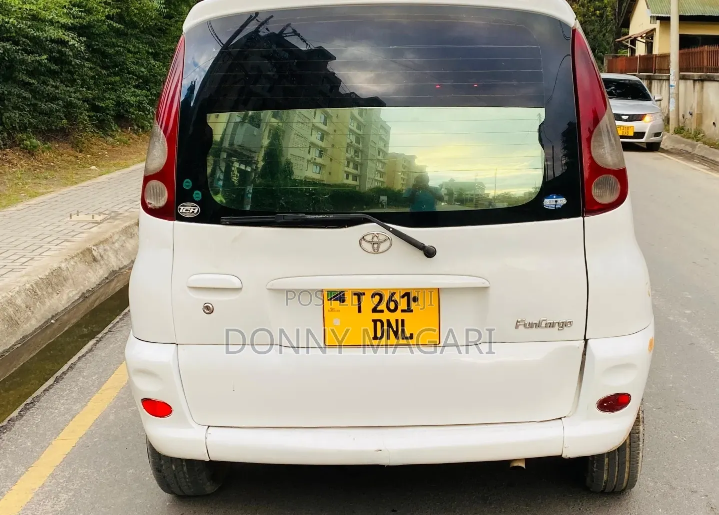 Toyota Fun Cargo 2003 White