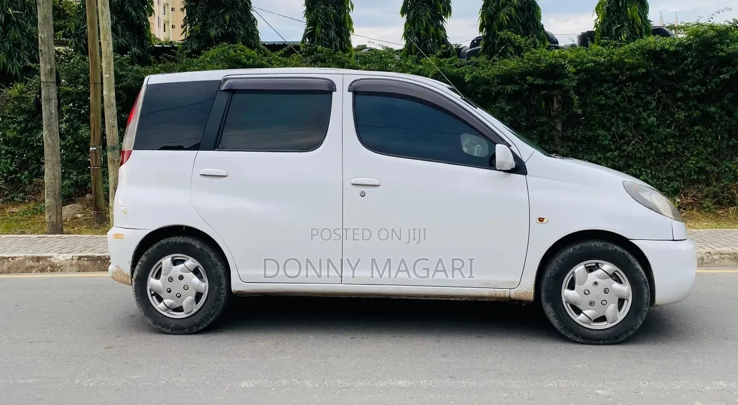 Toyota Fun Cargo 2003 White