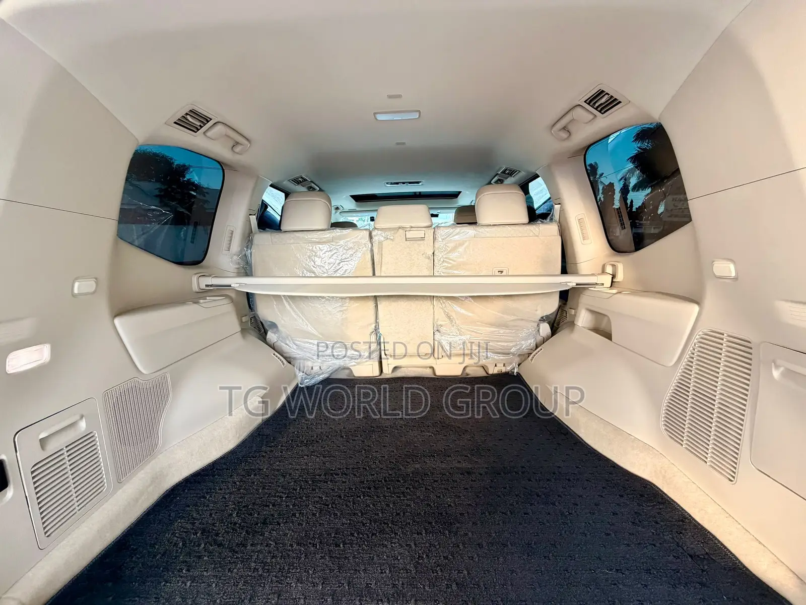 Toyota Land Cruiser LC300 2025 White
