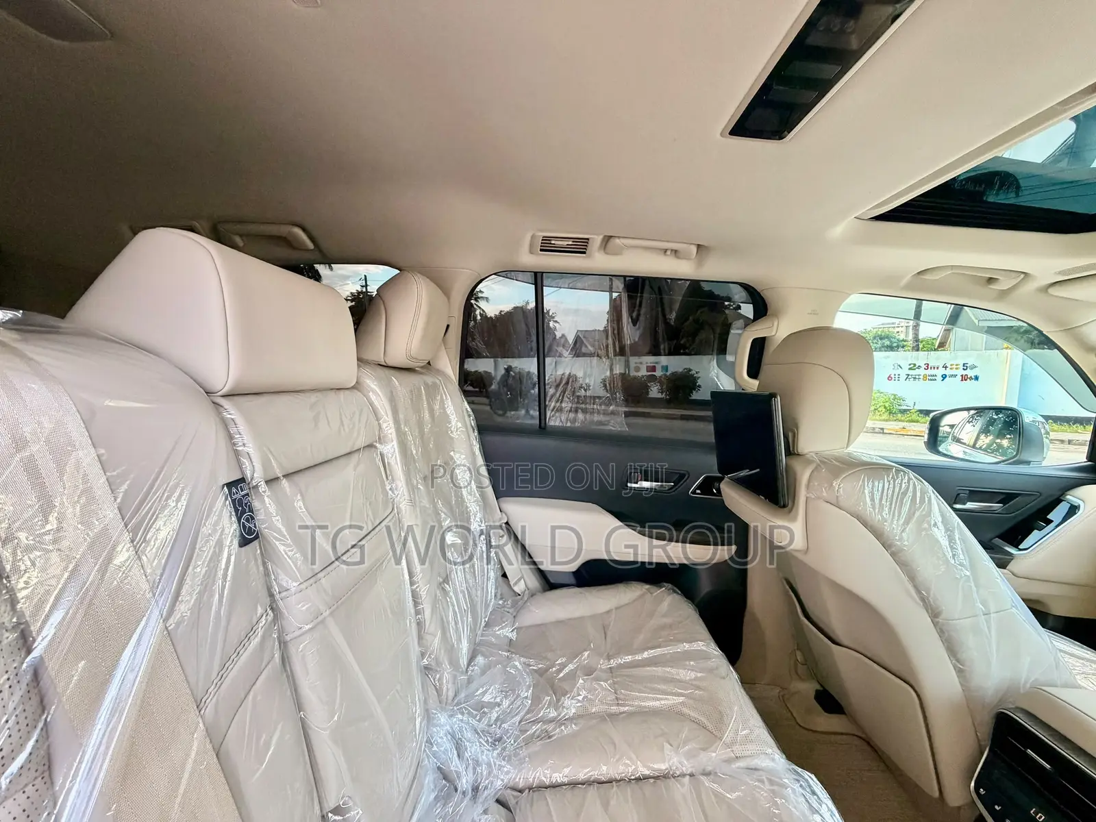 Toyota Land Cruiser LC300 2025 White