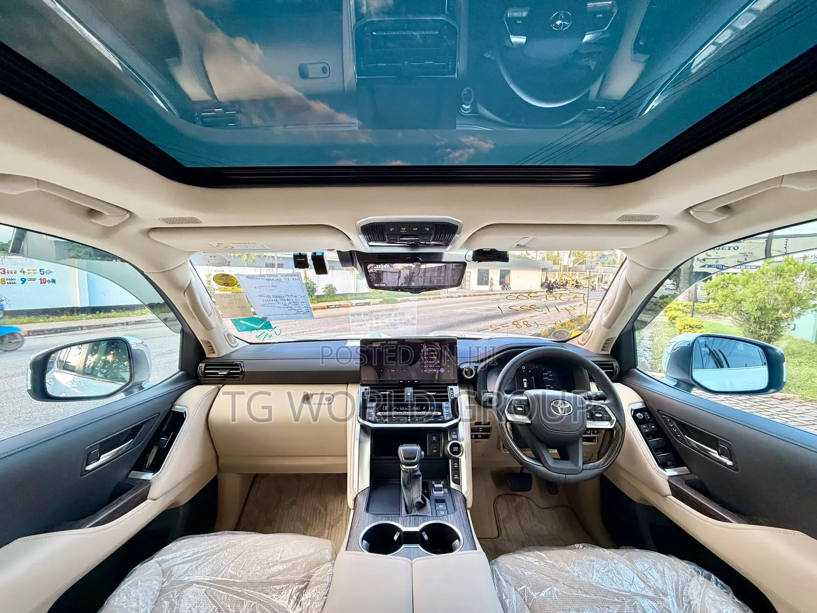 Toyota Land Cruiser LC300 2025 White