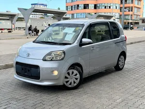 Toyota Porte 2012 Silver