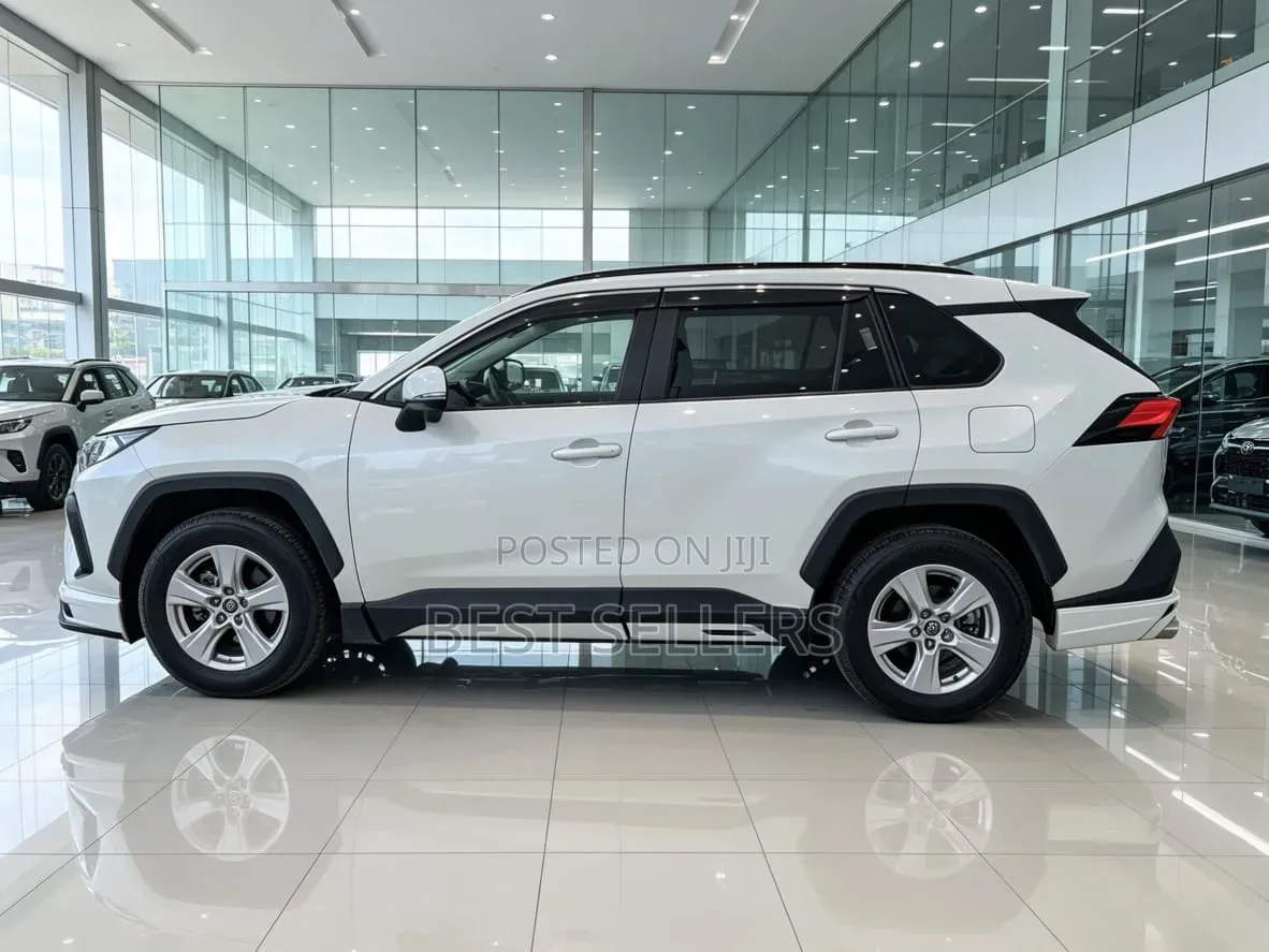 Toyota RAV4 2021 White