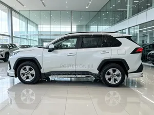 Toyota RAV4 2021 White