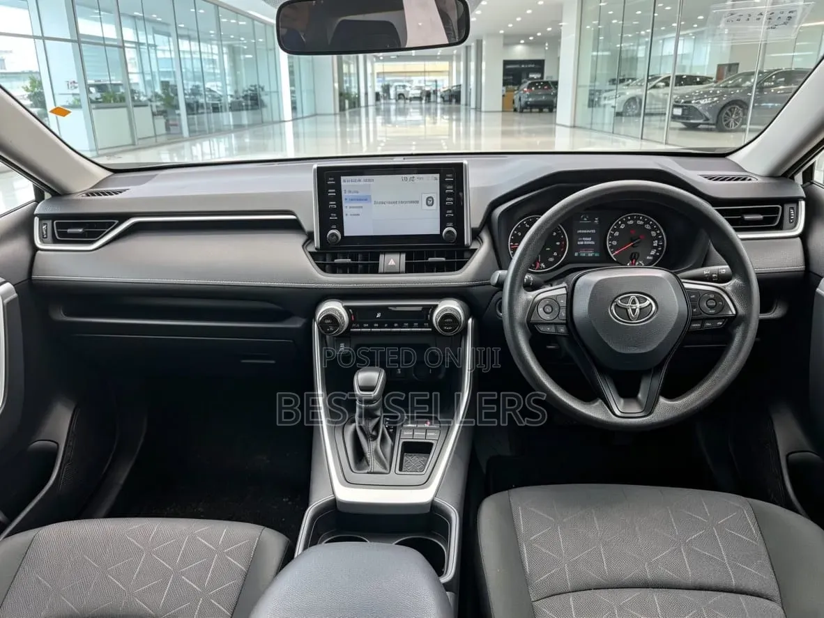 Toyota RAV4 2021 White