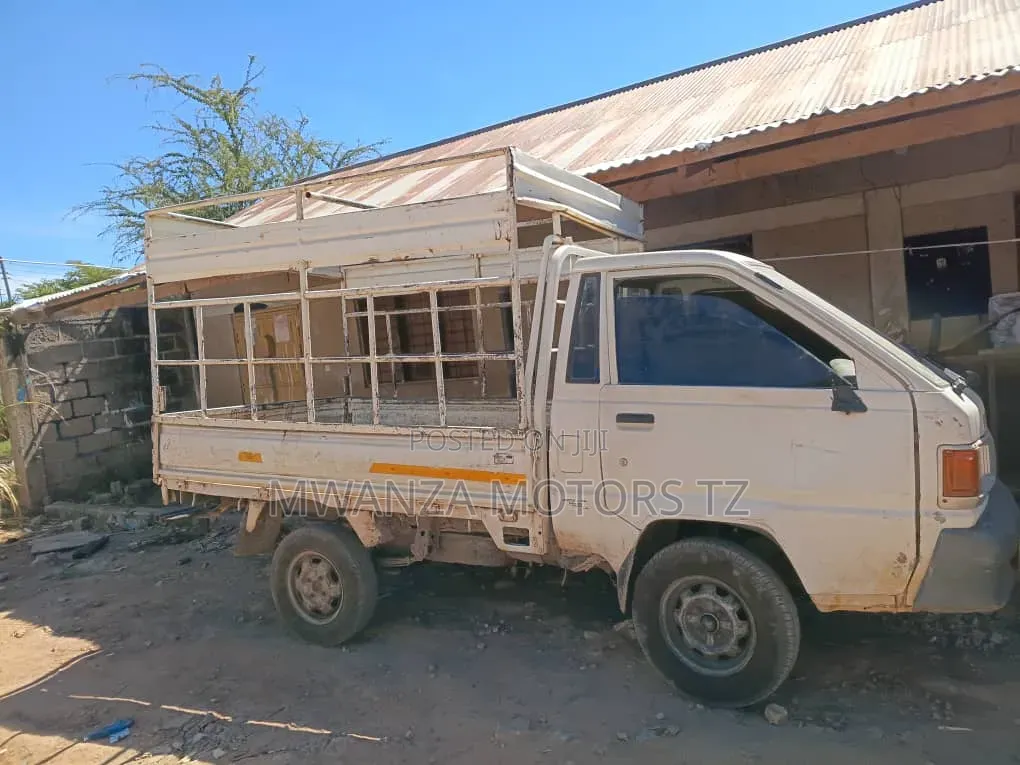Toyota TownAce 2004 White
