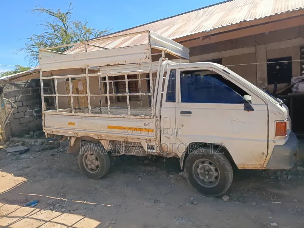 Toyota TownAce 2004 White