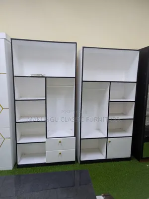 Kabati La Nguo La Wazi