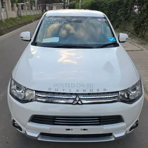 Mitsubishi Outlander 2015 White