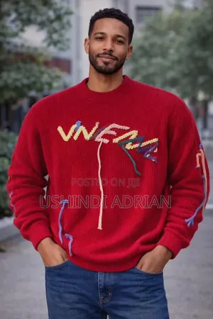  Unisex Round Neck Sweater