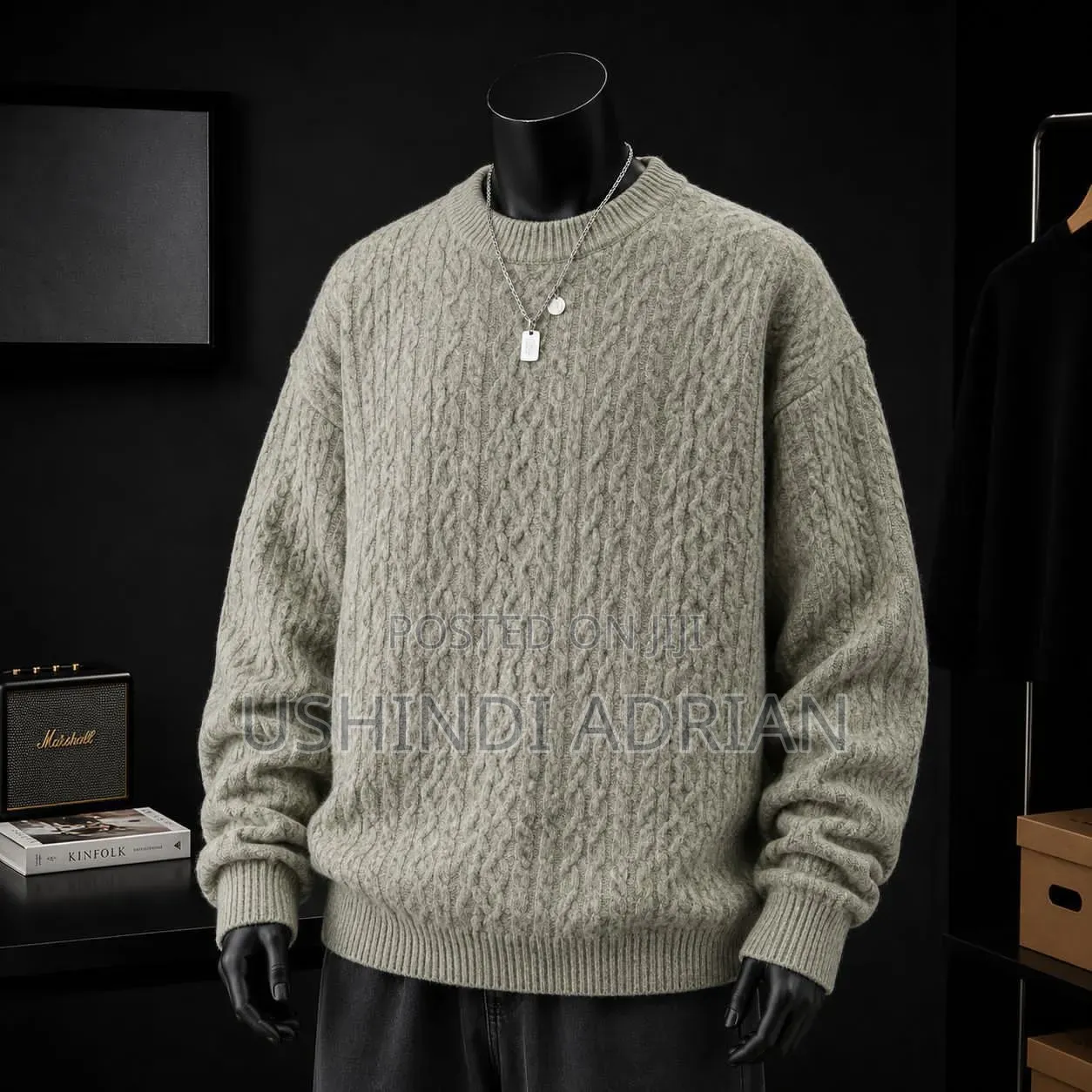  Unisex Round Neck Sweater