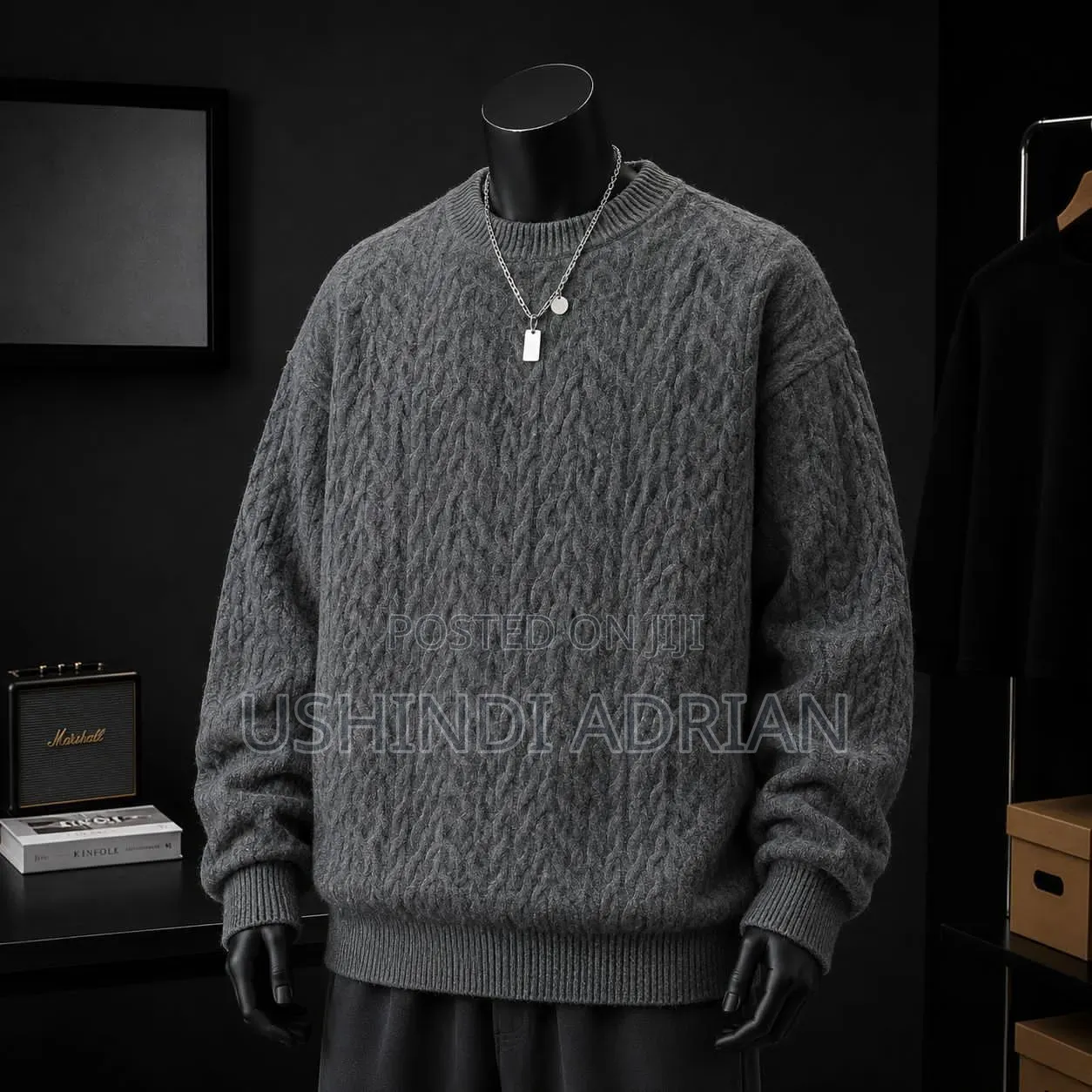  Unisex Round Neck Sweater