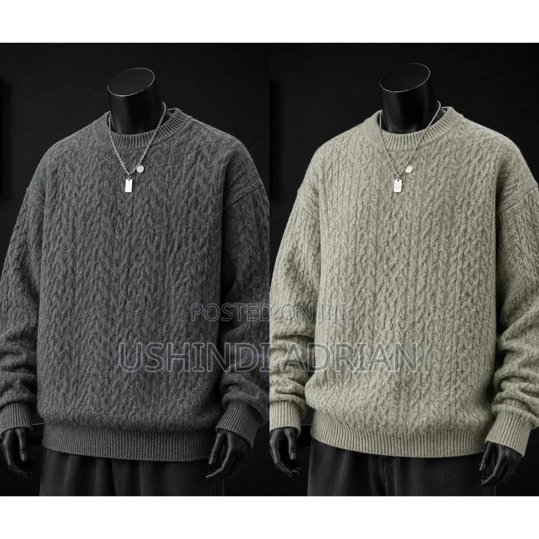  Unisex Round Neck Sweater
