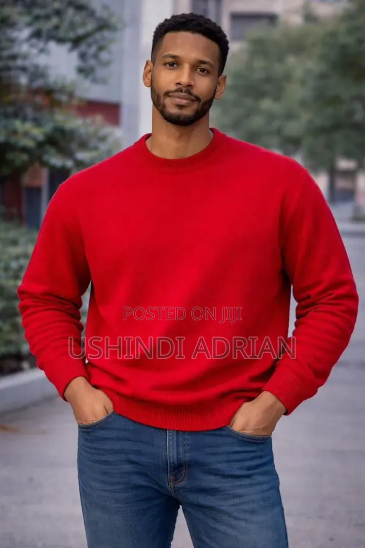  Unisex Round Neck Sweater