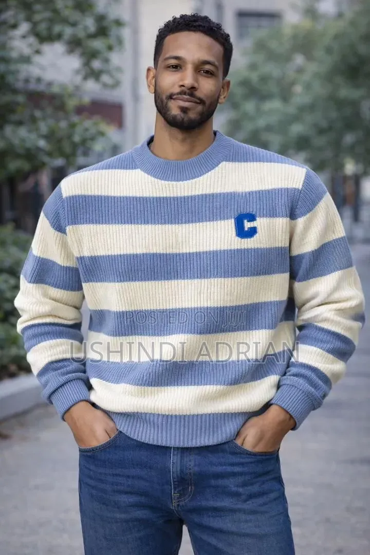  Unisex Round Neck Sweater