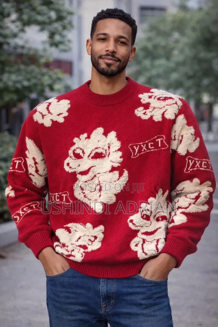  Unisex Round Neck Sweater