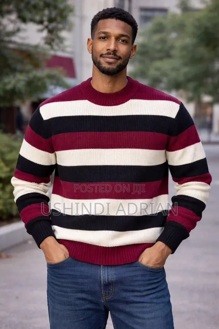  Unisex Round Neck Sweater
