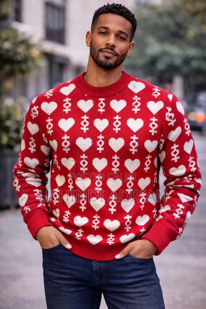  Unisex Round Neck Sweater