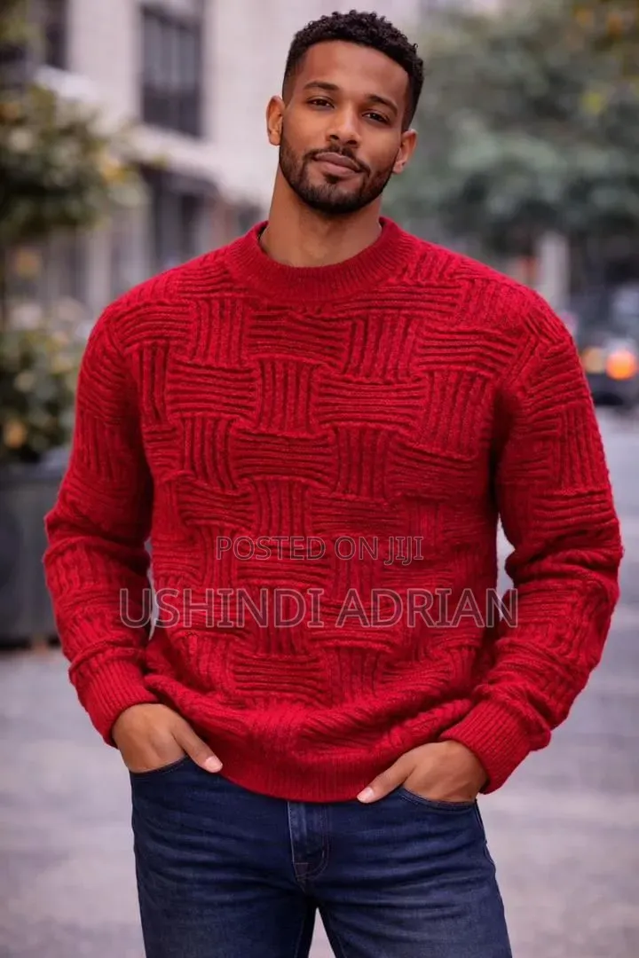  Unisex Round Neck Sweater