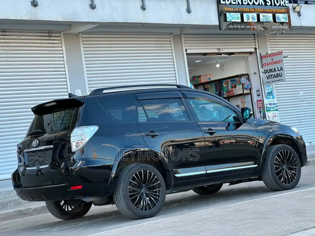 Toyota Vanguard 2012 Black