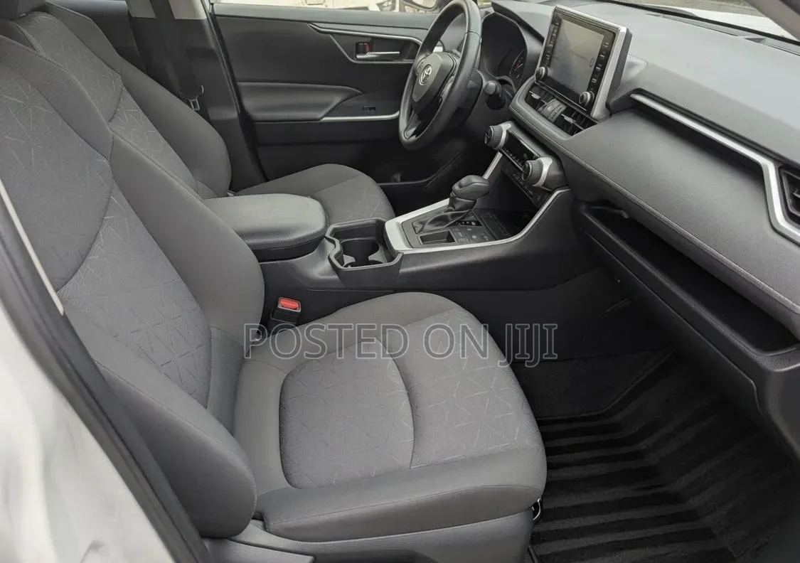 Toyota RAV4 2021 White