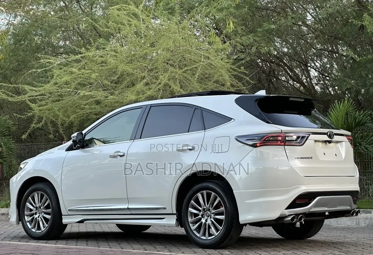 Toyota Harrier 2.0 2016 White