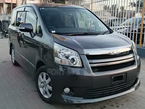 Toyota Noah 2007 Gray
