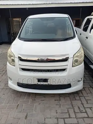 Toyota Noah 2.0 143hp FWD (8 Seater) 2008 White