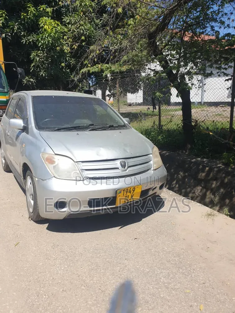 Toyota IST 2003 Silver
