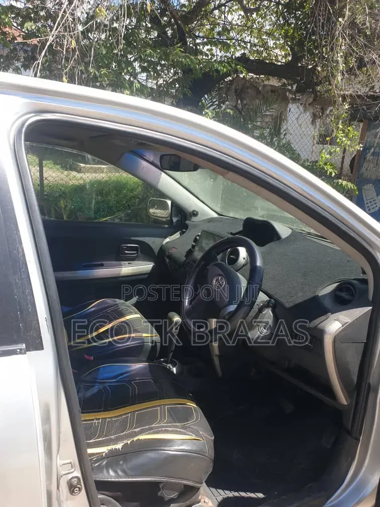 Toyota IST 2003 Silver
