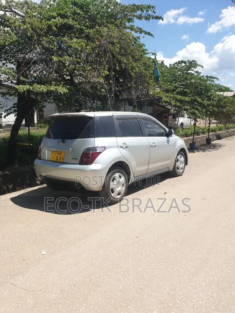 Toyota IST 2003 Silver
