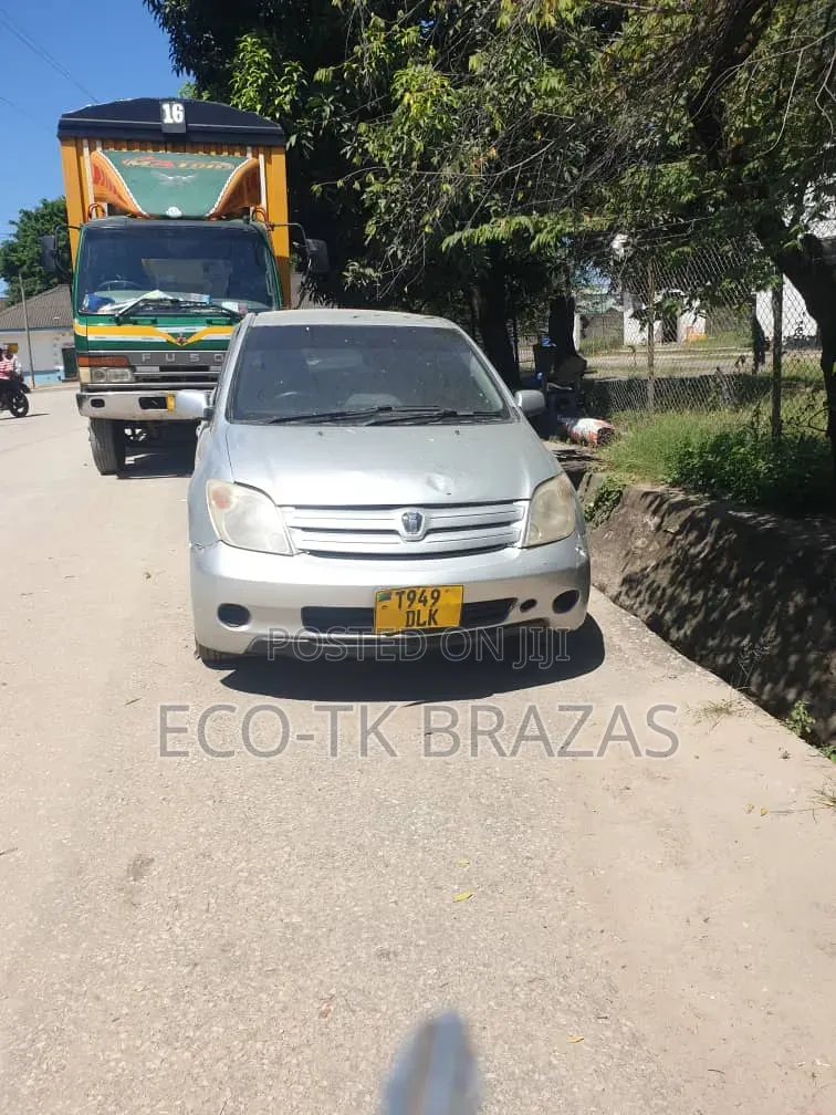 Toyota IST 2003 Silver
